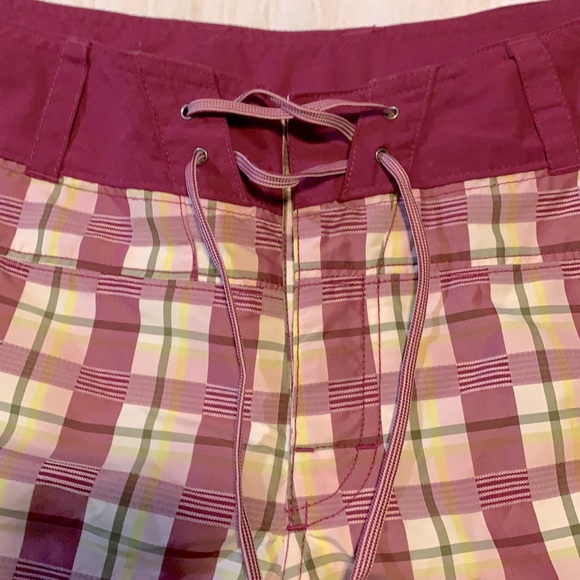 North Face Surf Shorts - Picture 2 of 5